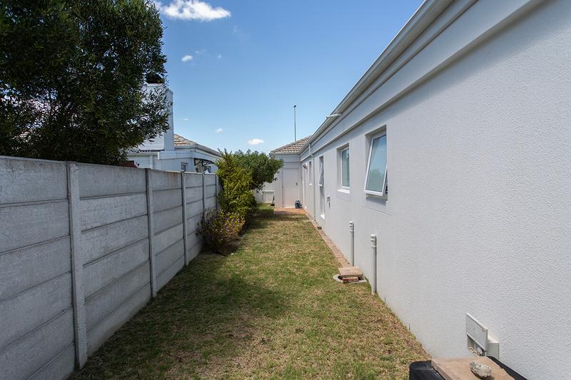 3 Bedroom Property for Sale in Sunningdale Western Cape